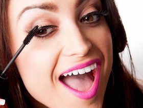 استخدامات غريبة لفرشاة المسكارا القديمة