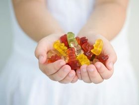 اضرار محتملة فيتامين للاطفال على شكل حلوى