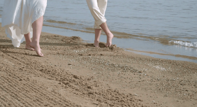 فوائد المشي على الرمل للحامل