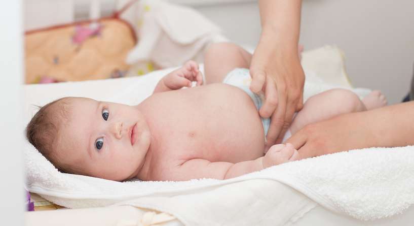 سبب البراز الاخضر عند الرضع وعلاجه