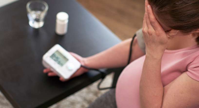 ماهي اسباب ارتفاع الضغط عند الحامل ومضاعفاته وكيفية علاجه؟