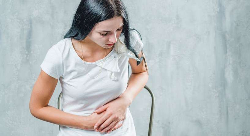 هل الغازات تسبب الم في الخاصرة وكيف يمكن علاجها؟