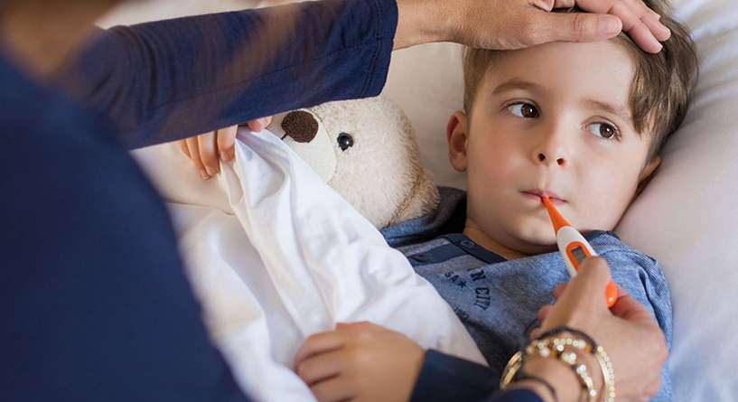 متى يكون ارتفاع درجة الحرارة خطير عند الاطفال وما علاجه؟