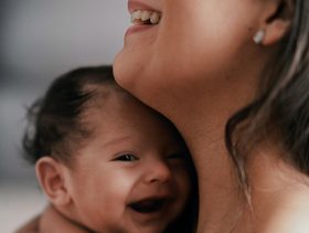 أنا أم لم تخسر الوزن بعد الولادة بعد ولا أشعر بأي اكتئاب!