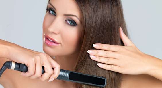 اخطاء ترتكبينها اثناء استعمال مكواة الشعر