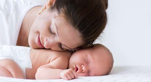 دراسة عن اهمية احتضان الطفل الرضيع