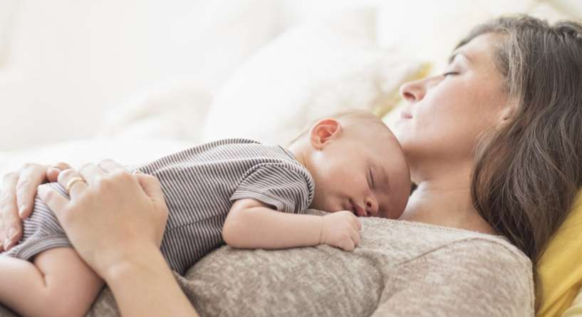 النوم على الظهر بعد الولاده الطبيعيه وفترة النفاس