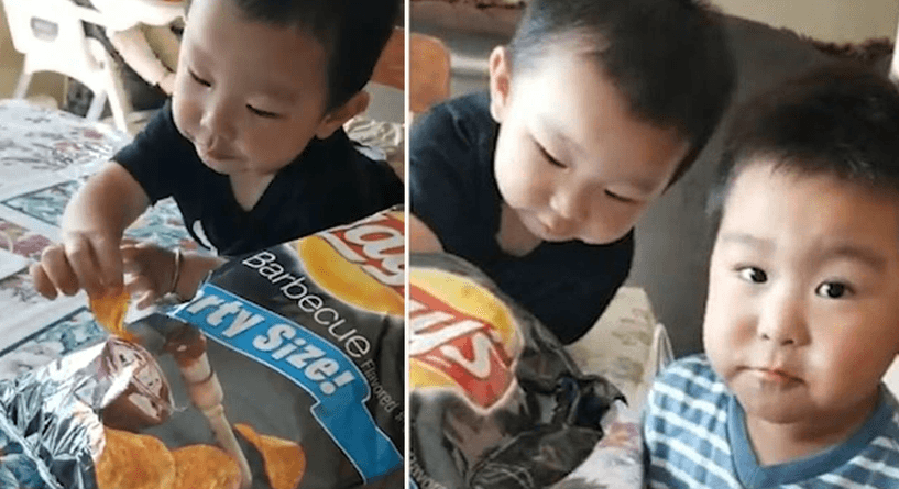 فيديو لطفلين يتناولان رقائق البطاطس بطريقة مبتكرة ومضحكة
