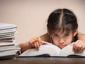 التأثير السلبي للضغط على الطفل لتحسين علاماته المدرسية | دراسة