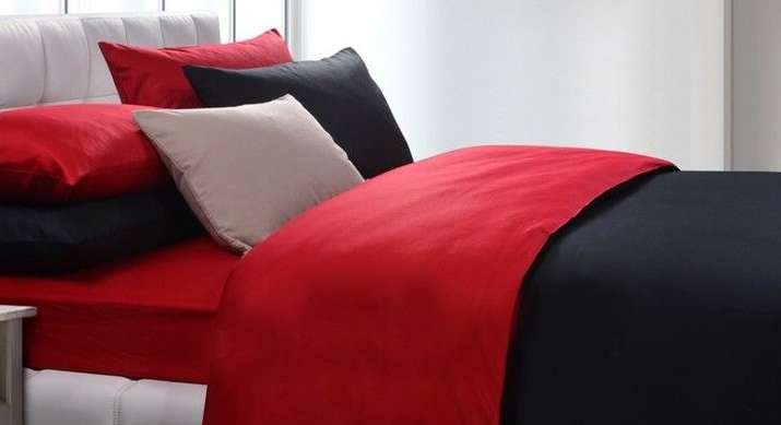اضرار اختيار شراشف السرير باللون الأحمر أو الأسود