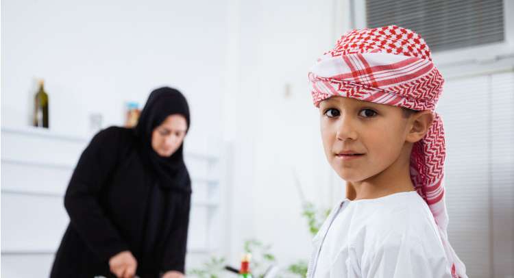 أمور غريبة ومضحكة تقوم بها كل أم عربية