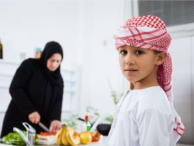 أمور غريبة ومضحكة تقوم بها كل أم عربية