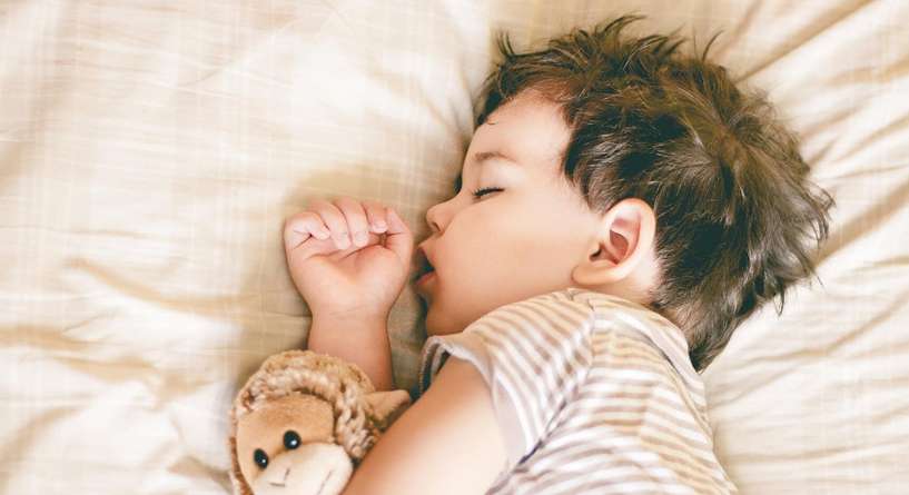 اسباب شخير الطفل اثناء النوم والعلاج