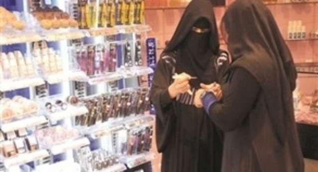 التشدد في قرار تأنيث المحلات النسائية في السعودية