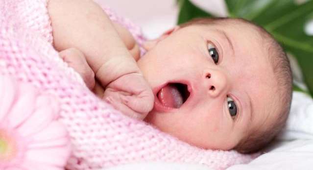 ما هي الكمية التي يحتاجها طفلي من الحليب؟
