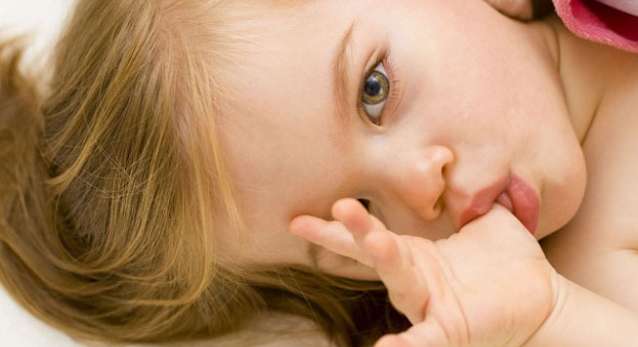 طرق طبيعية لعلاج مص الاصابع عند الاطفال