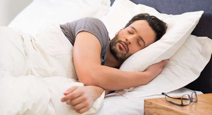 أسباب نوم الزوج مباشرةً بعد الجماع|  النوم، تعب، جنس