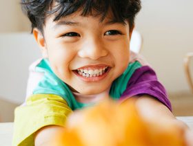 لماذا يمسك طفلك أماكنه الحساسة؟ 