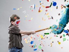 كيفية صنع البنياتا لعيد ميلاد الأطفال في المنزل