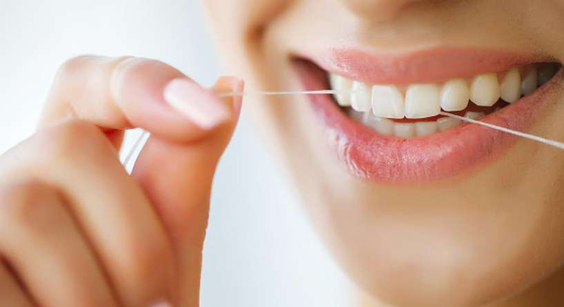 هل من بديل لتنظيف الأسنان بالخيط؟