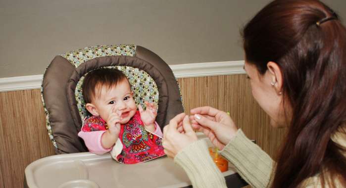 بالصور اسس لغة الإشارة للتواصل مع الرضيع من عمر 4 أشهر
