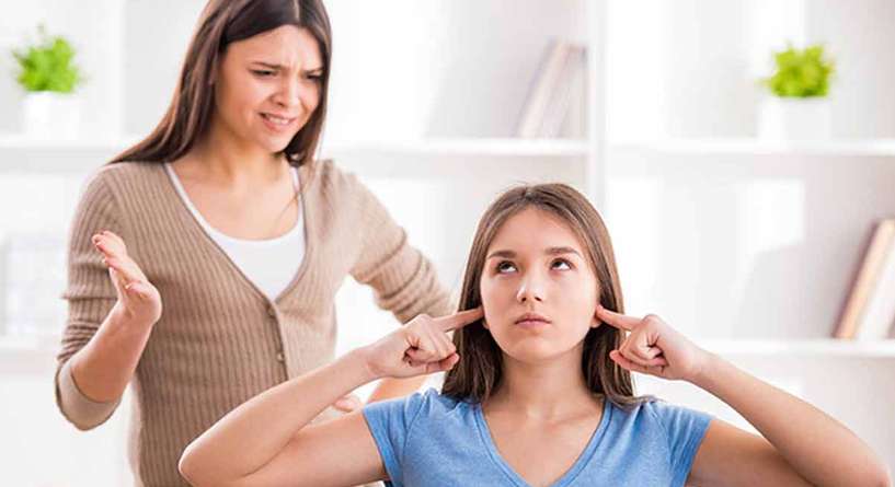 الخطأ الذي تقترفه الام في النقاش مع طفلها