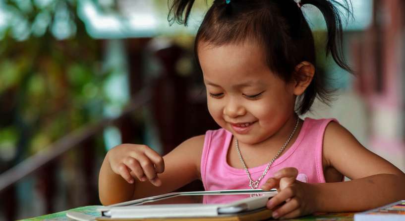 اسباب تجعل الاطفال الصغار جيدون جدا في استخدام التكنولوجيا