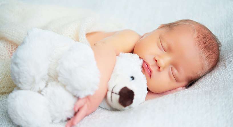 عدد ساعات النوم للطفل الرضيع