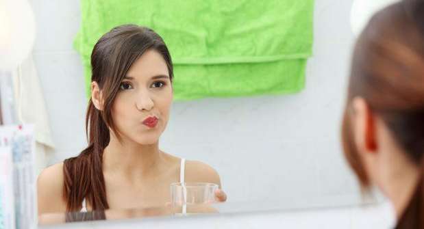 فوائد استخدام غسول الفم