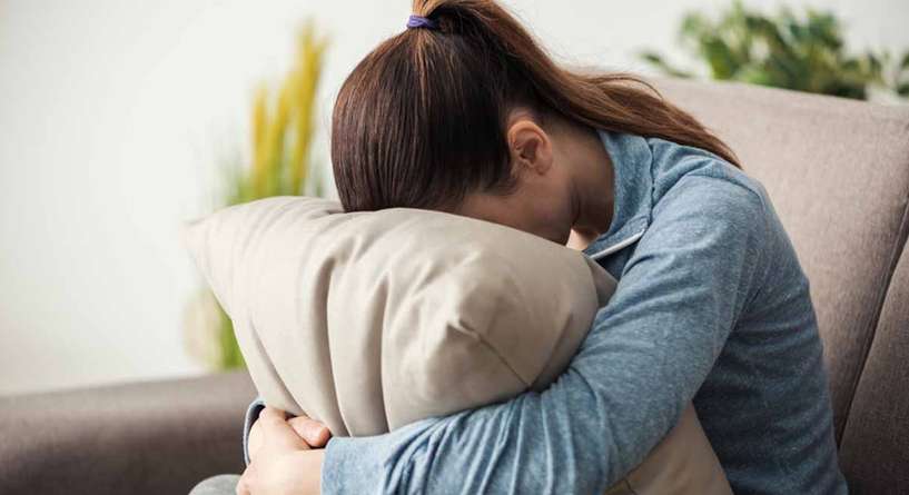 علامات الاكتئاب عند المرأة وابرز الاسباب وطرق العلاج