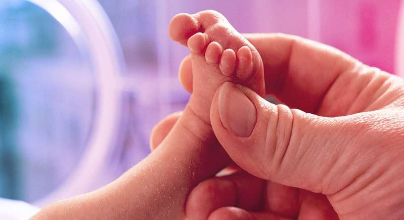 هل ابرة الرئه تسبب ولاده مبكره
