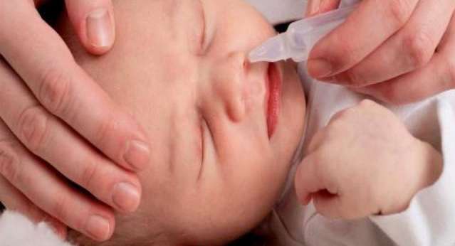 انسداد أنف الطفل الرضيع