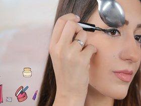 بالفيديو: أسهل حيلة لرسم الاي لاينر بواسطة الملعقة