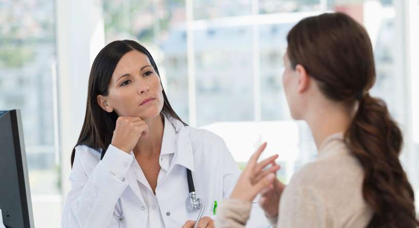 متى يجب مراجعة الطبيب على الفور بسبب الإفرازات المهبلية