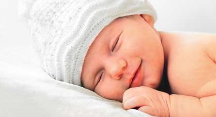 النوم النموذجي للأطفال بين عمر 3 و 6 اشهر