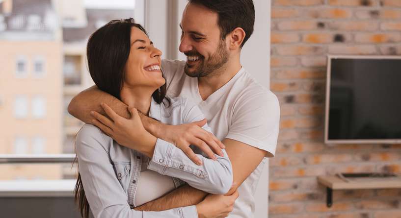 لمسات تجعل الزوج يذوب بين يديك
