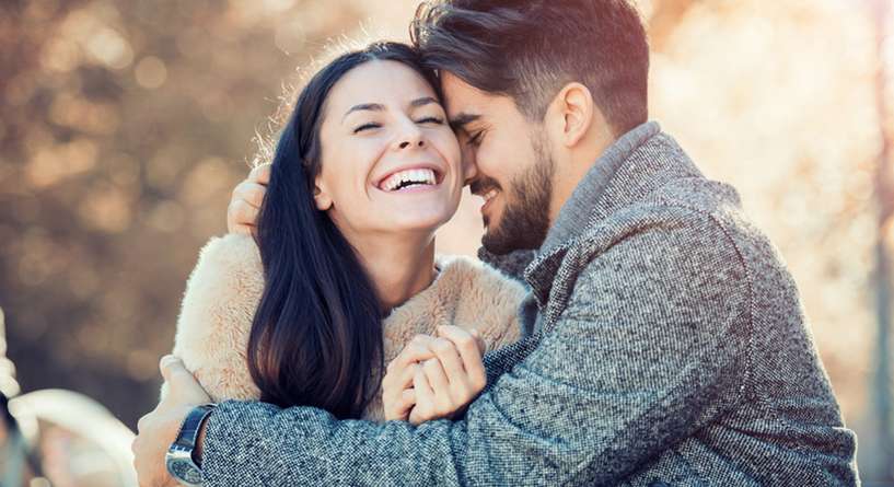 امور عفوية تقومين بها تجعل زوجك يحبك أكثر
