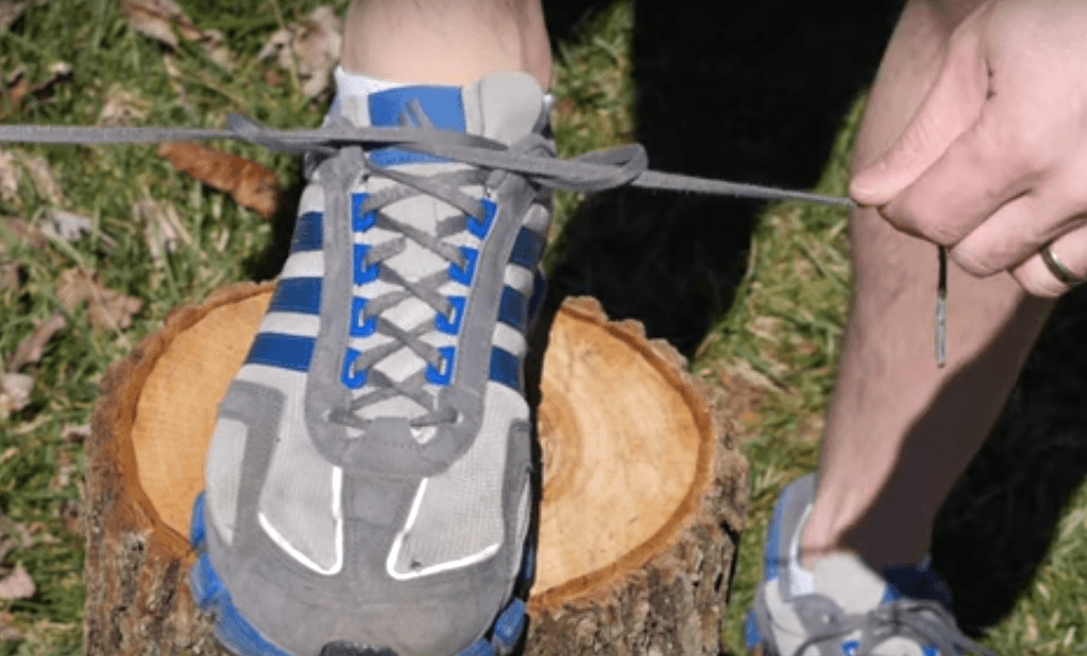 ما هو إستعمال الثقب الإضافي في الأحذية الرياضية