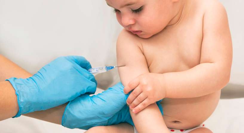 اكتشفي ماهي الحالات التي يمنع فيها تطعيم الطفل وانواع اللقحات التي يحتاجونها!