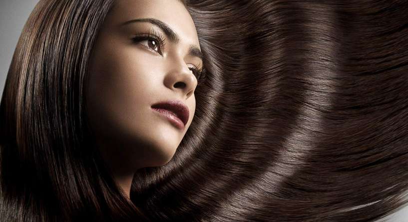 خلطات طبيعية وسهلة لتنعيم الشعر الطويل