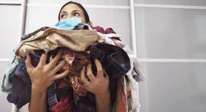 إمرأة تعتقل بسبب رفضها للقيام بغسيل زوجها