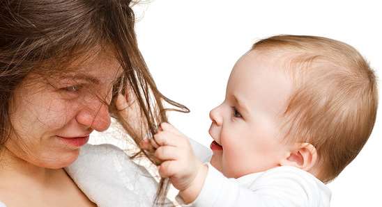 خلطات منزلية للحد من تساقط الشعر بعد الولادة