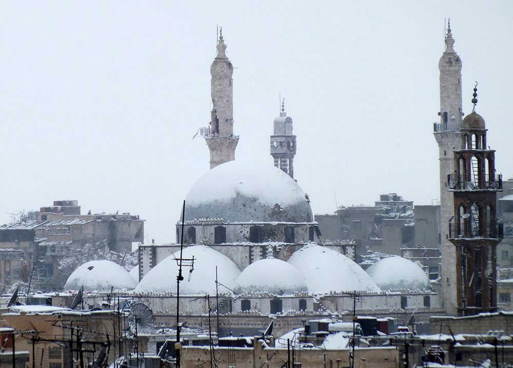 بالصور مدن عربية تغطّى بالثلج بعد عقودٍ