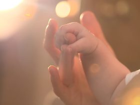 هل يعرف الطفل امه في الشهر الثالث