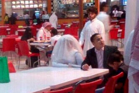 كيف احتفل العريس بزفافه في السعودية؟