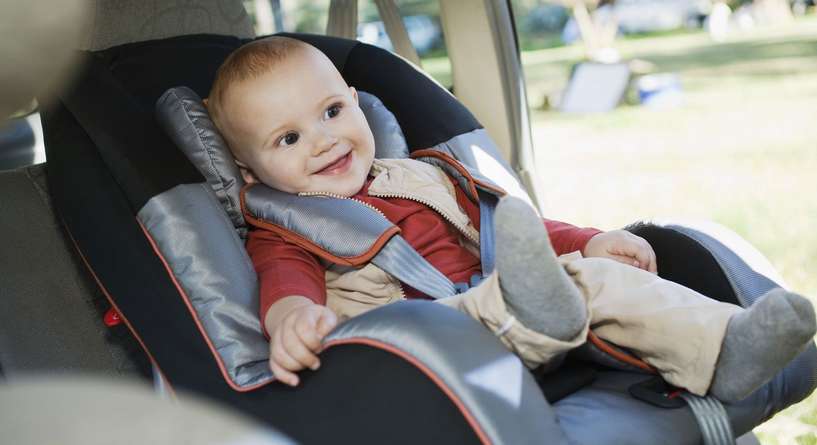 حيلة تنقذ حياة الطفل في كرسي السيارة