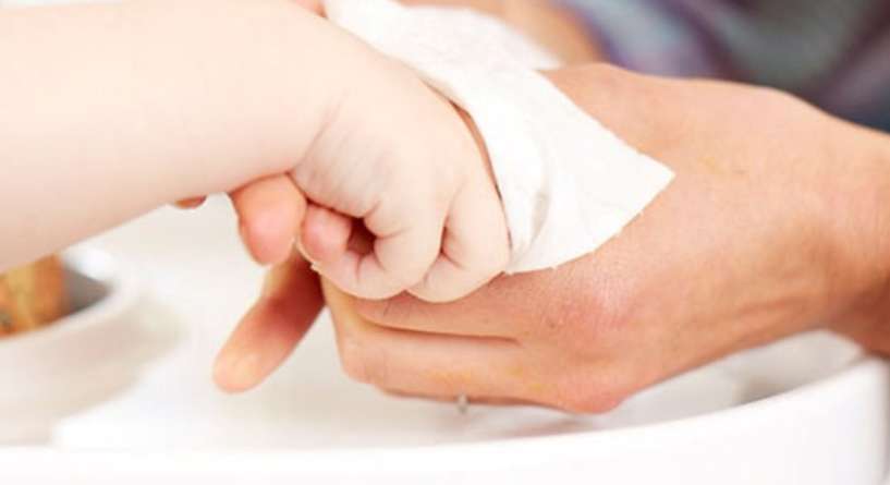 نصيحة حول كيفية اختيار المناديل المبللة المناسبب للطفل الدارج