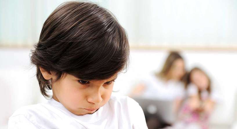 تصرفات لا يجب على الام تجاهلها في طفلها