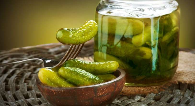 إستعمالات صحية غريبة ومفيدة لماء المخلل