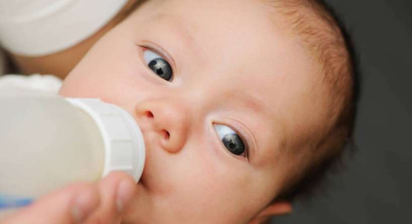علامات الرضاعة الزائدة في الاطفال الرضع وكيفية الوقاية منها